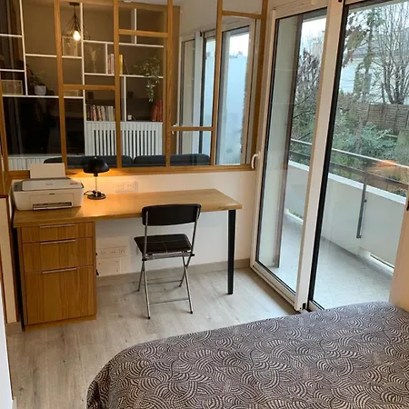 Avec Balcon, Proche De Paris Equipe Apartament *